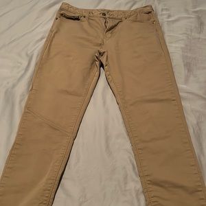 Banana Republic mens athletic fit travel Jean. Tan color. 32x32.